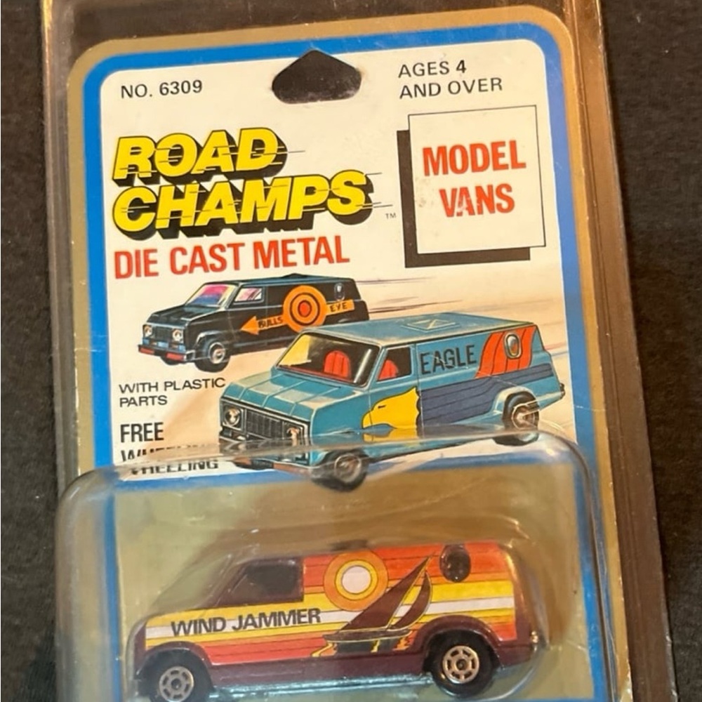 Champs Road Model Van - Red, Yellow, Blue